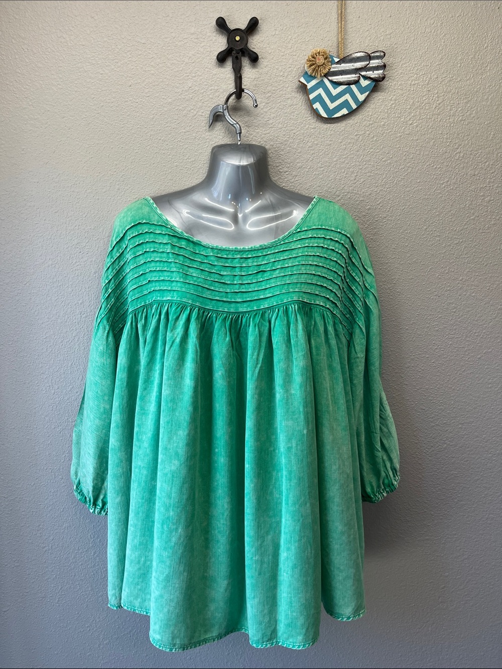 Easel size 1X green flowy top